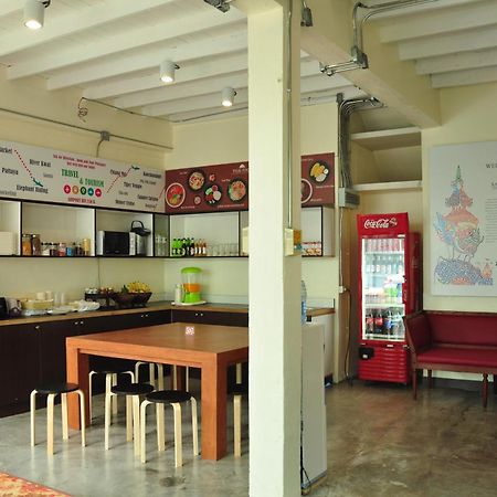 Sabye Club Hostel Bangkok Esterno foto